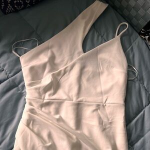 White one shoulder dress🤍
